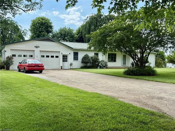 1717 Byrd Rd, Roaring River, NC 28669