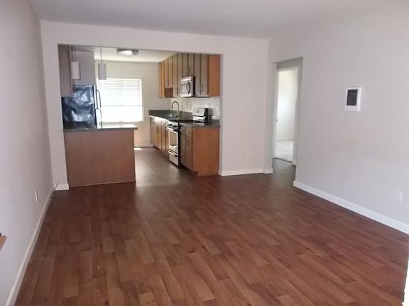 3rd image of 5041 Santa Monica Ave