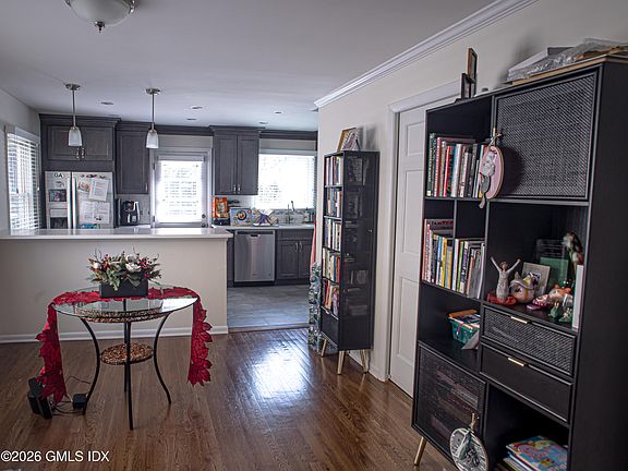 4th image of 31 Hollow Wood Ln #A