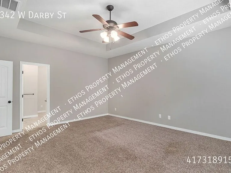 2342 W Darby St — Photo 25