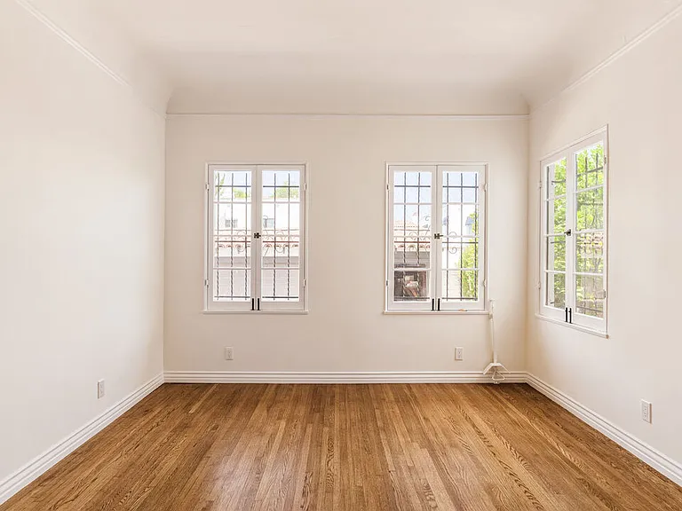 1063 S Genesee Ave — Photo 11