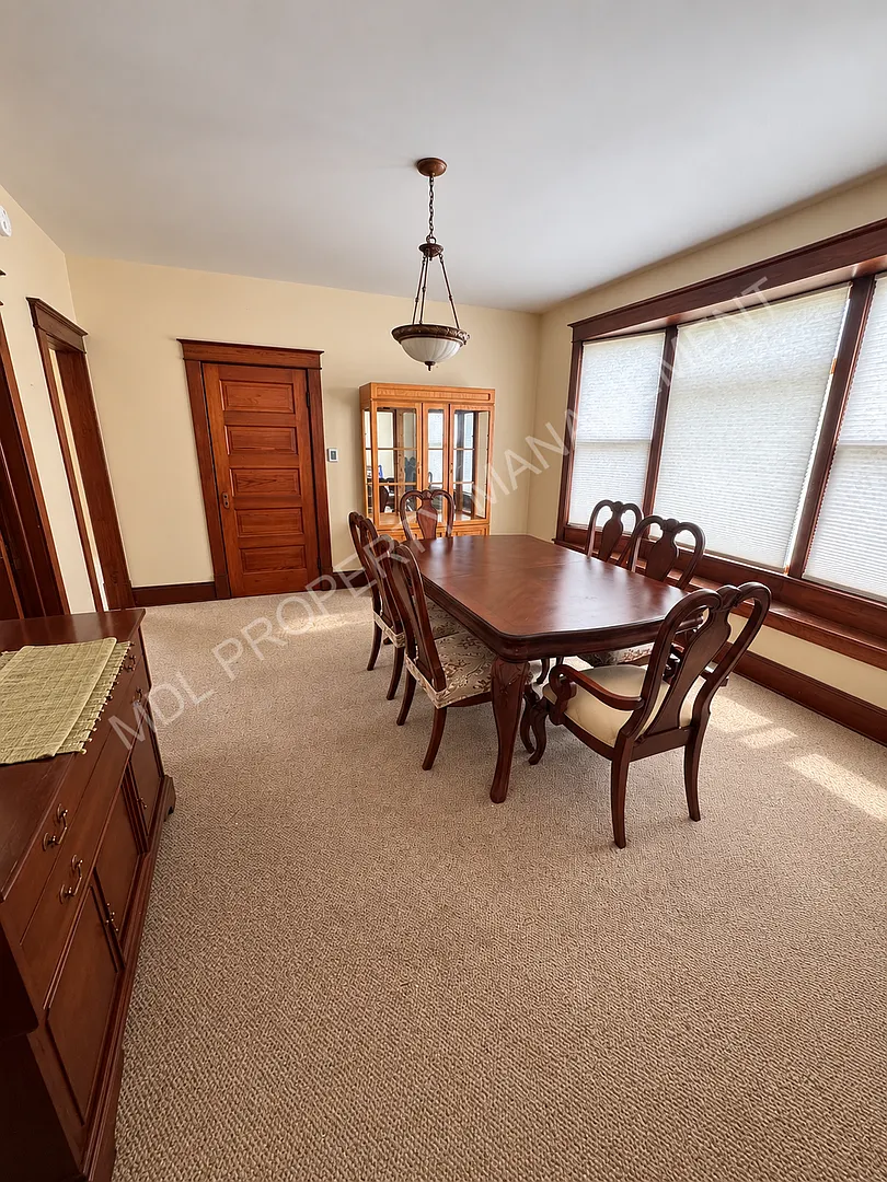 Spacious on 18th St — Photo 3
