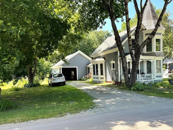 25 Elm Street, Newport, ME 04953