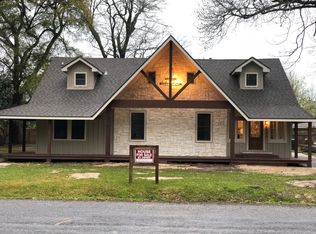 6949 Washington St, Groves, TX 77619