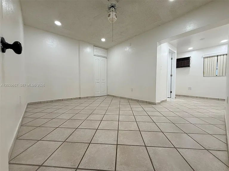 561 W 39th St — Photo 34