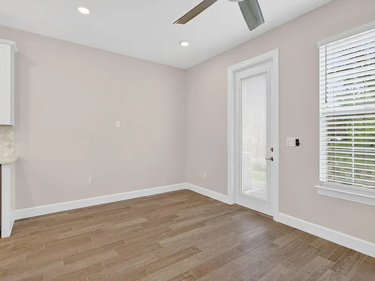 1887 SE Ocean Cove Way — Photo 15