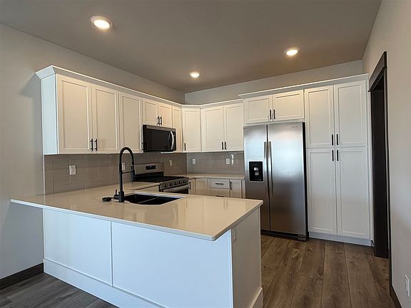 4th image of 1210 Berkshire Ln