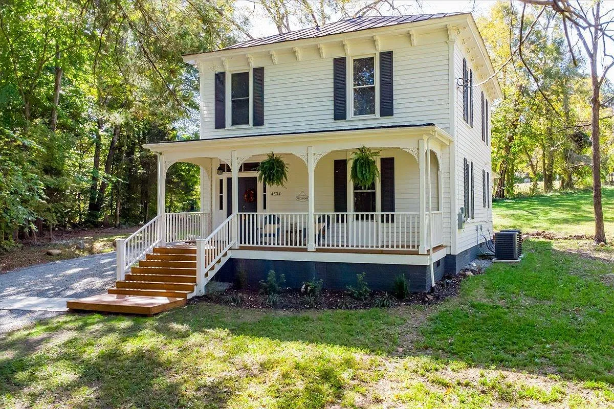 4534 Drakes Main St photo 1