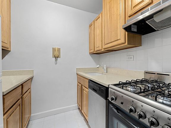 3rd image of 404 E 66th St APT 1F