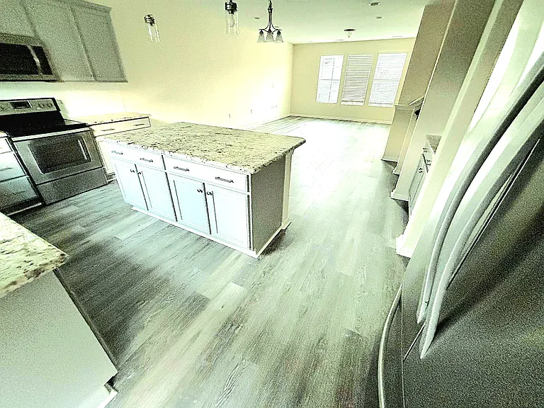 1411 Regents Ln — Photo 17