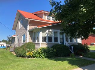 909 S 8th Ave, Vinton, IA 52349