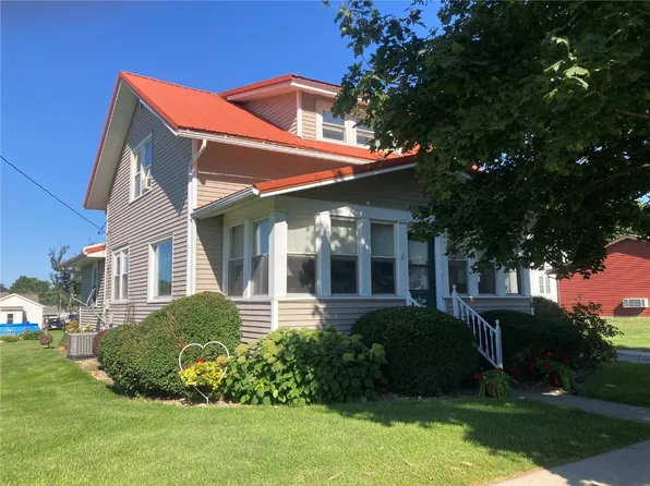 909 S 8th Ave, Vinton, IA 52349