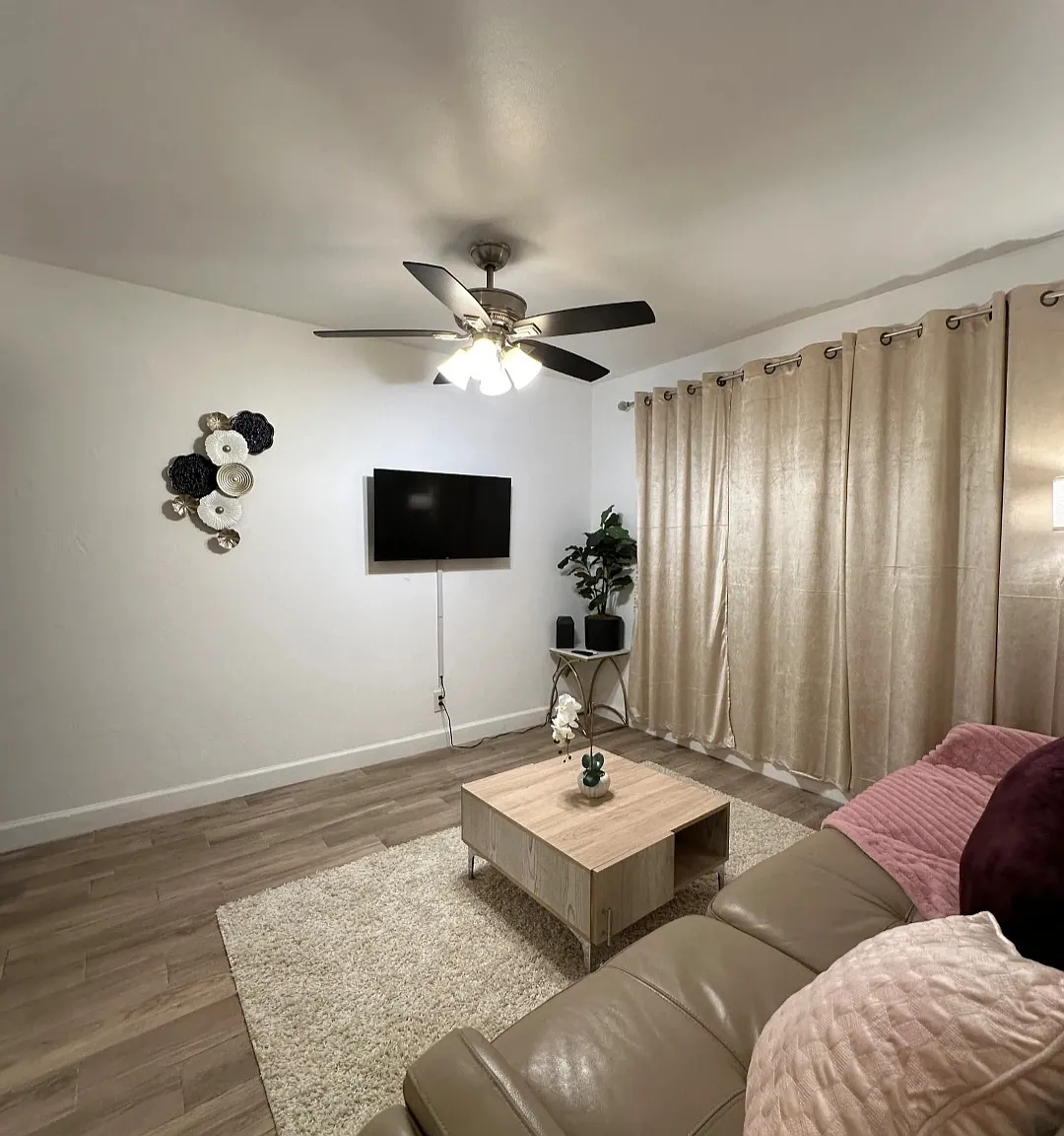 1 bed, 700 sqft, $2,100 — Photo 3