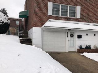 867 Ronnie Ln, Philadelphia, PA 19128