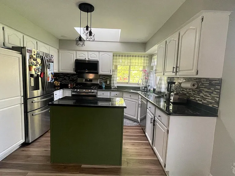 1027 Congress Dr — Photo 6