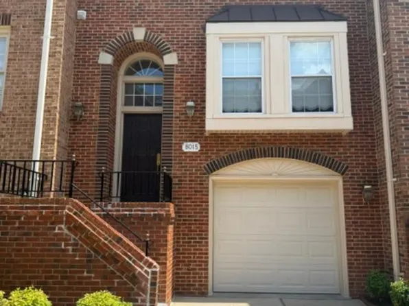 8015 Merry Oaks Ct, Vienna, VA 22182