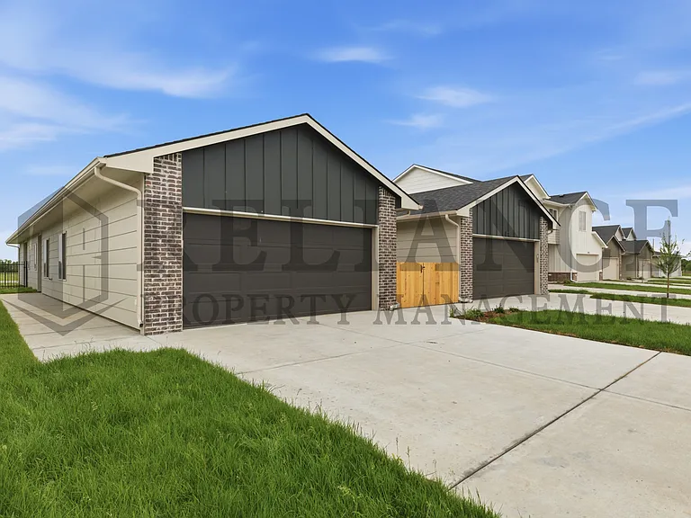 204 N Gowen St — Photo 3