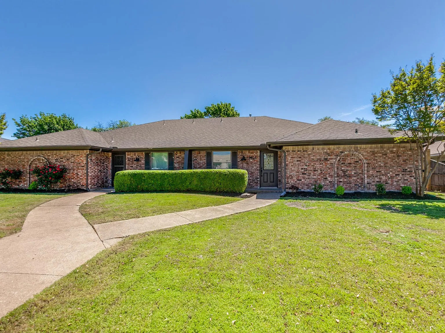 2822 Clear Springs Dr — Photo 2