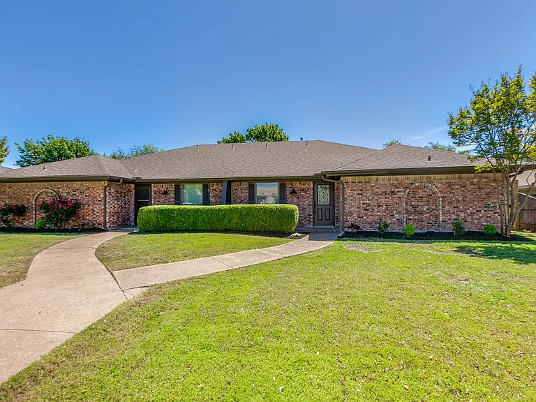 2822 Clear Springs Dr — Photo 2