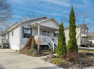 366 Ferry Ave, Pontiac, MI 48341