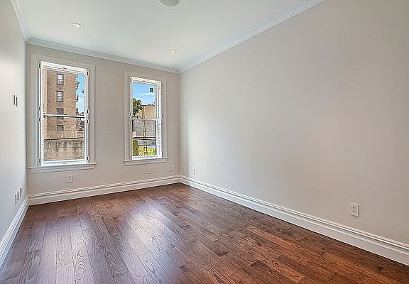 3rd image of 3184 Crescent St #1