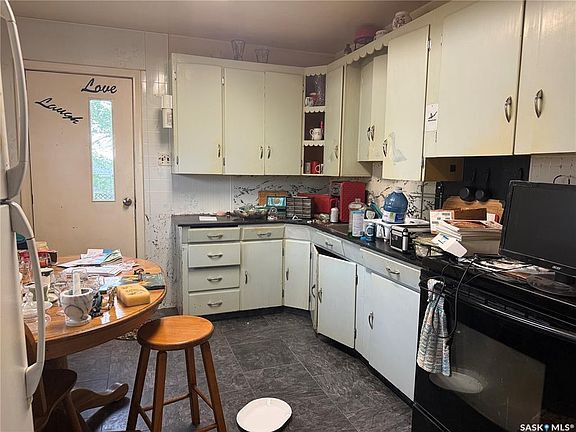 5th image of 1059 Caribou STREET W