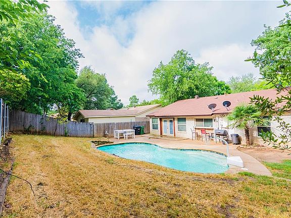 2nd image of 5305 Vincennes Ct
