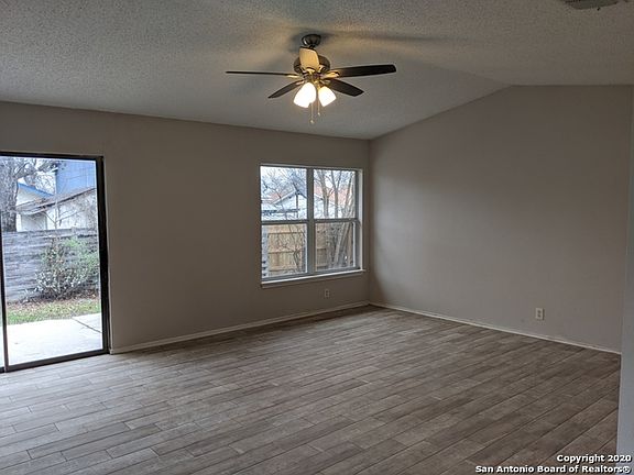 4th image of 738 Cypressfield Dr
