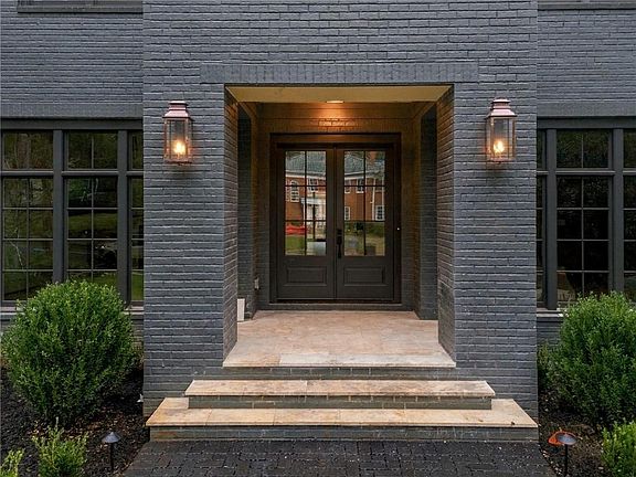 3rd image of 1035 Oxford Rd NE