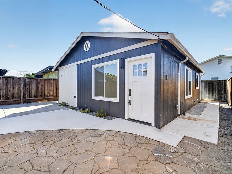4565 Todd St — Photo 3