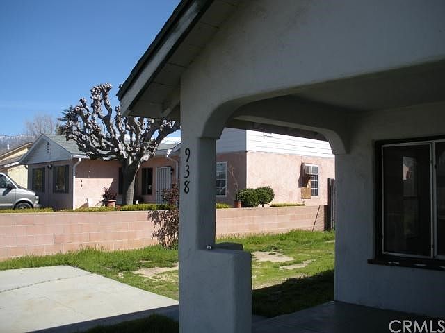 Side drive way with RV parking