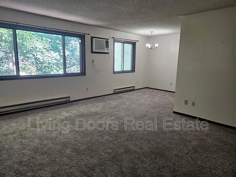 2 bed, 1.0 bath, $800 — Photo 4