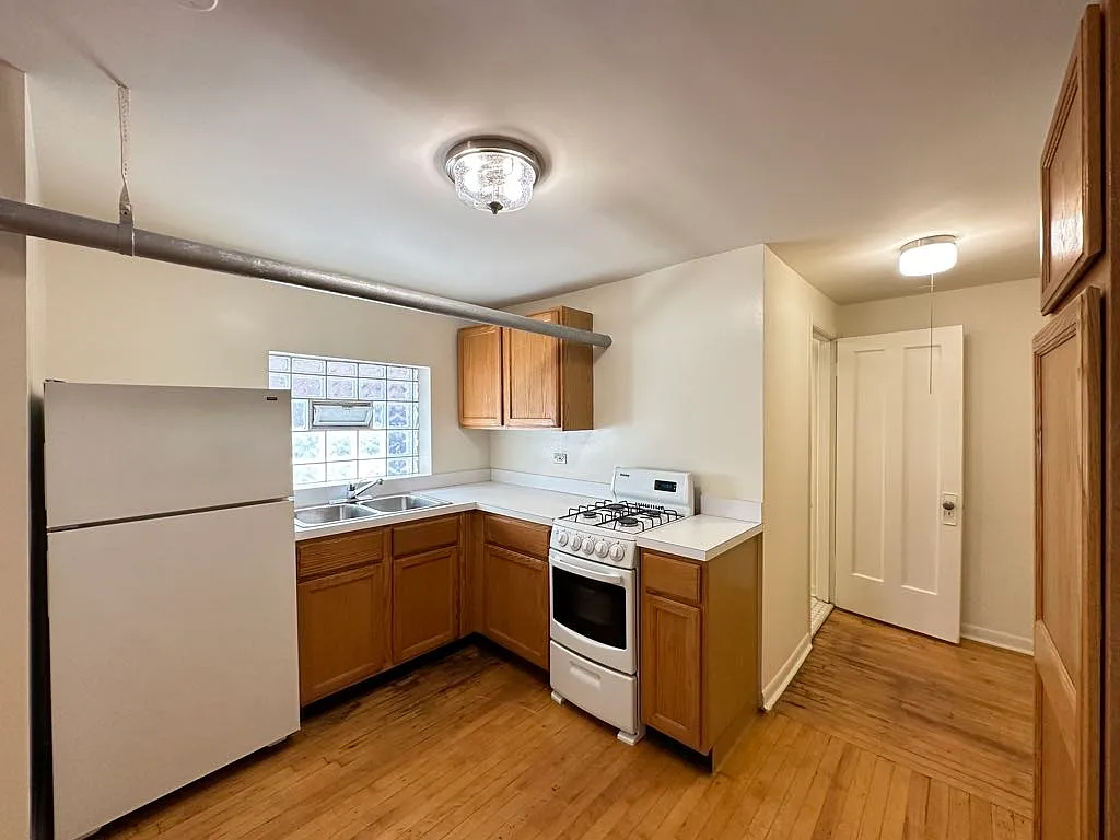 Building Photo - 2629 W Ainslie St #6H
