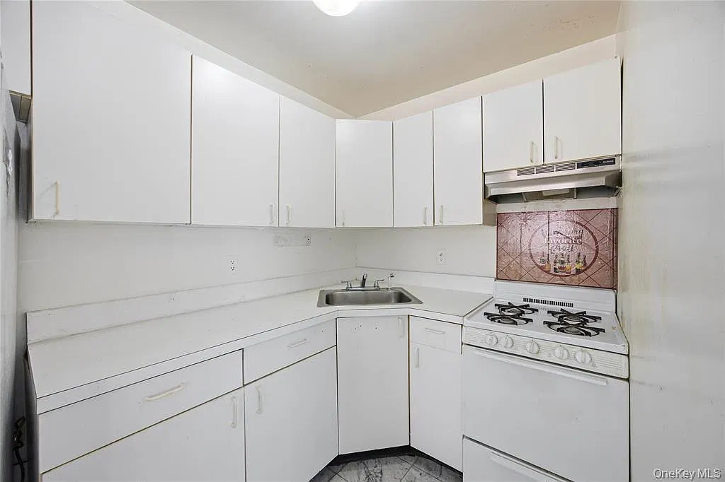 2 bed, 1840 sqft, $2,997 — Photo 2