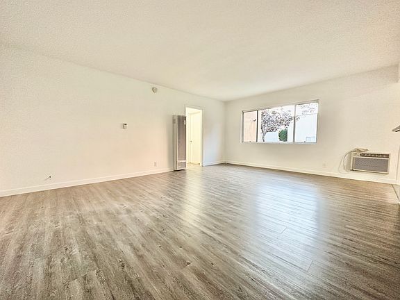 5th image of 1543 N Formosa Ave #5