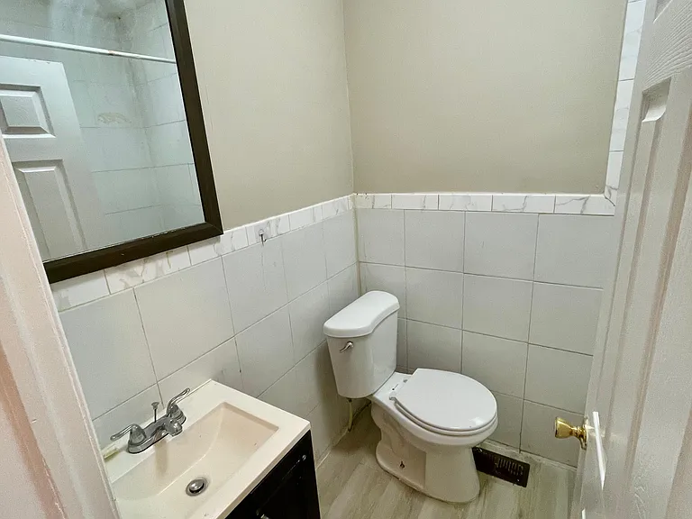 218 Columbia Ave #1R — Photo 10