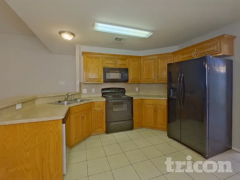 10712 Braemoor Dr — Photo 4
