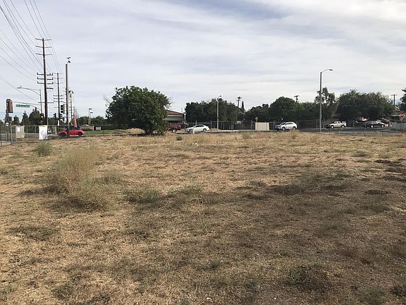 4th image of 2198 N Moorpark Rd