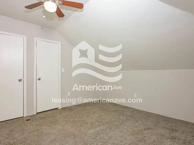 845237_011_bedroom_11.jpg