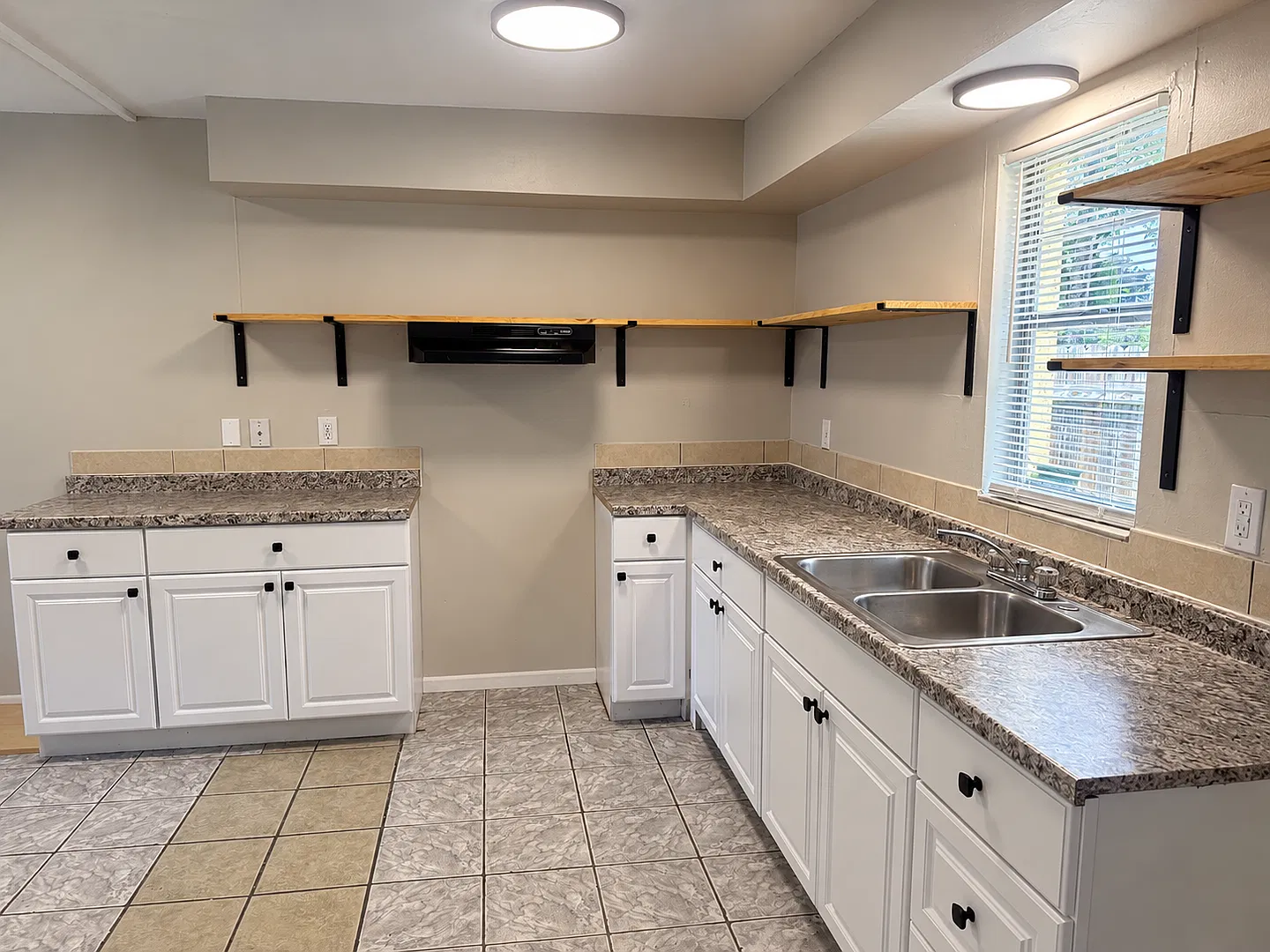 KAI9s 7plex 919 33rd Ave W Bradenton — Photo 2