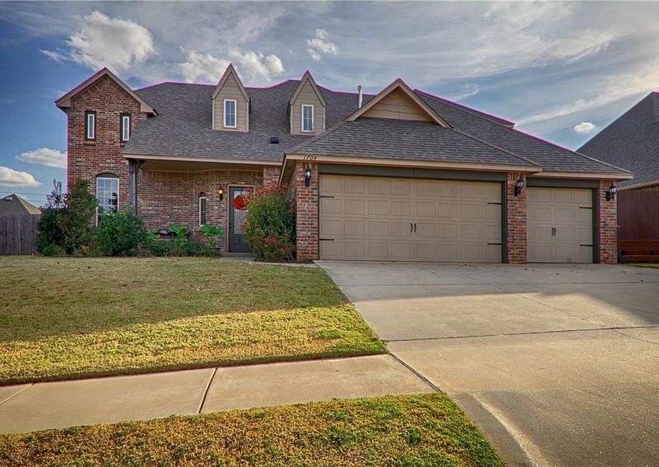 1st image of 1704 NW 194th Cir