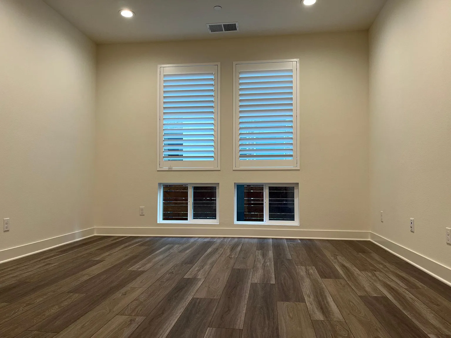 3 bed, 2.5 bath, 1455 sqft, $4,300 — Photo 3