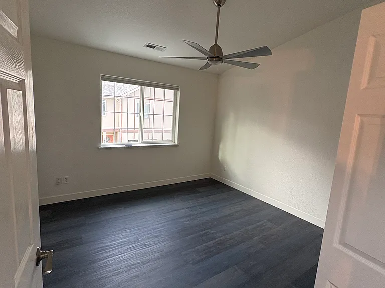 437 Harris Ln #11 — Photo 7