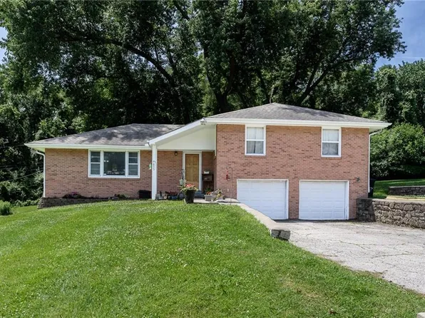 7839 Armstrong Ave, Kansas City, KS 66112