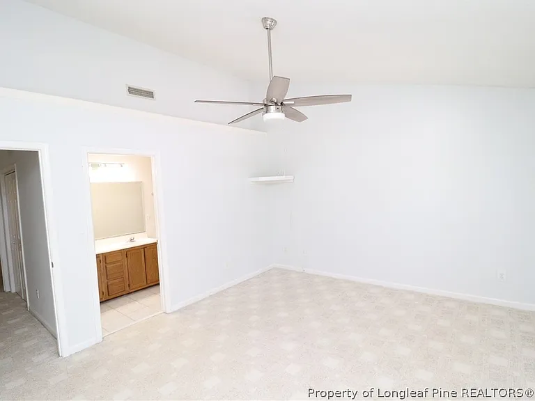 240 Beechtree Dr — Photo 16
