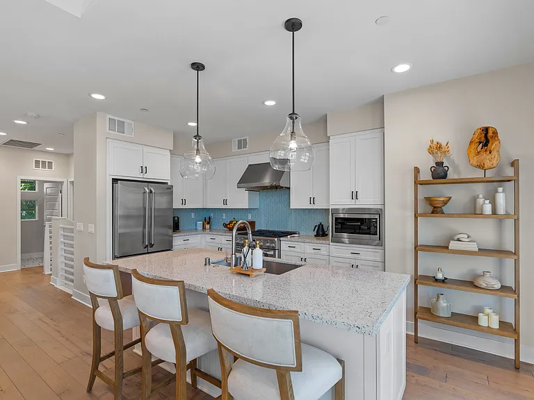 1915 N Vulcan Ave — Photo 13