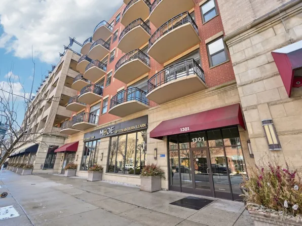 1301 W Madison St APT 502, Chicago, IL 60607