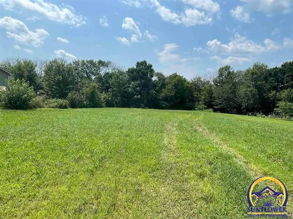 1604 Oak St, Valley Falls, KS 66088