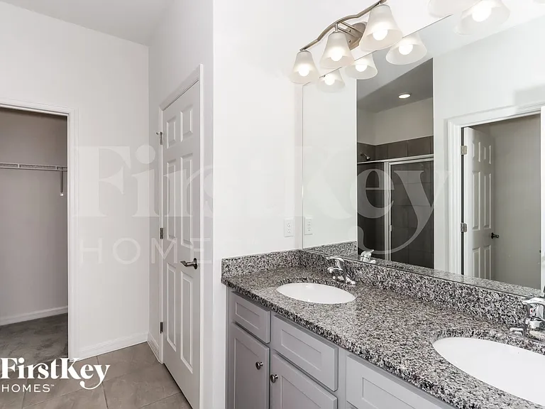 340 Corbel Ln — Photo 9