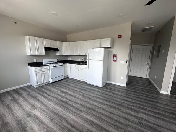 1576 Maple Ave #3